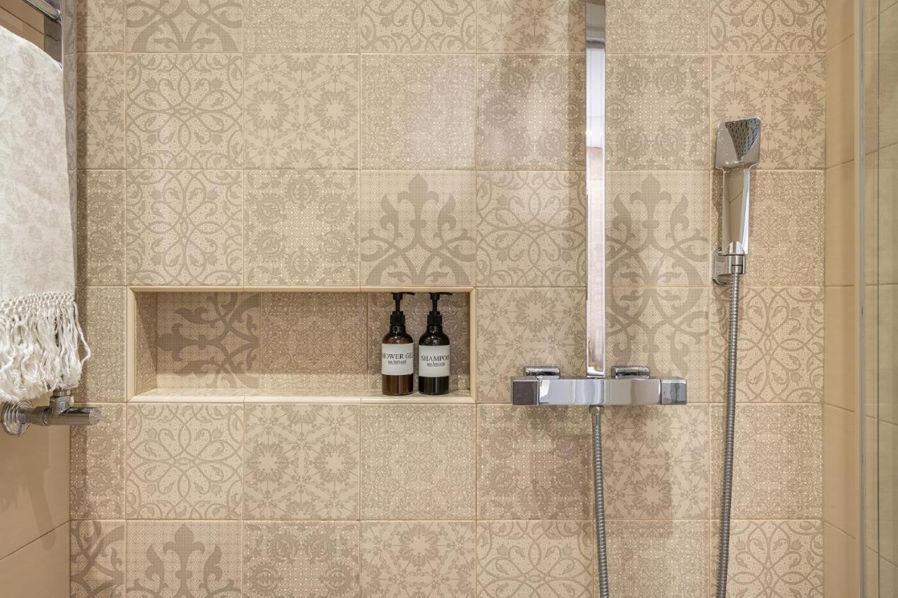 B&B Majestade Каляри Екстериор снимка